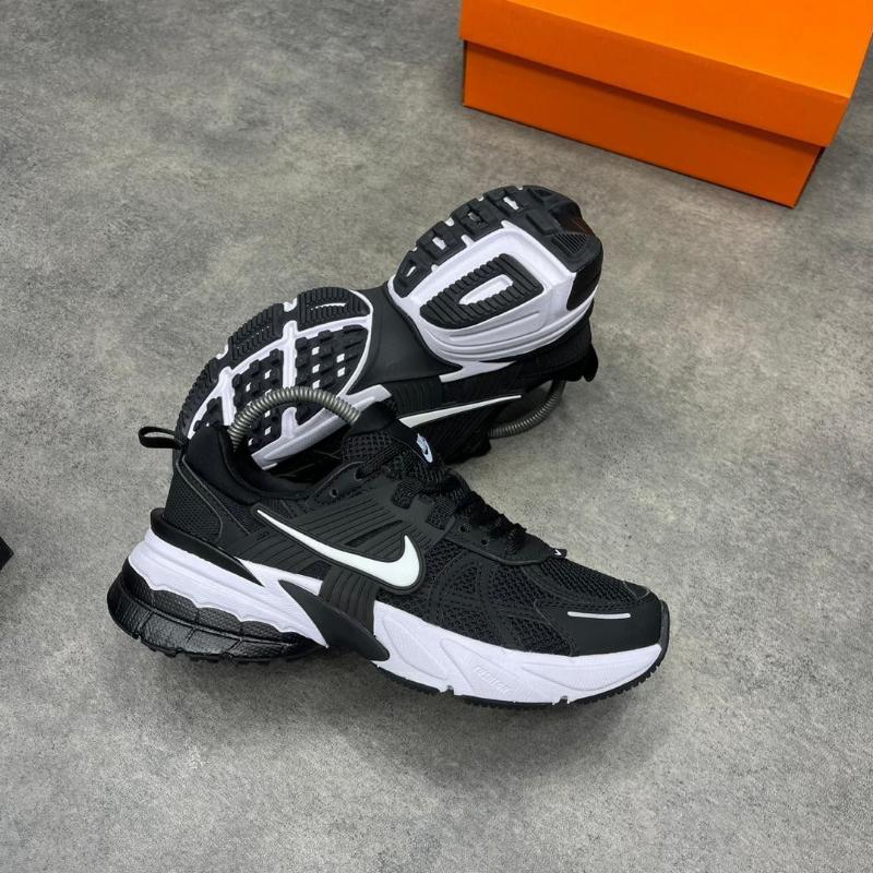 Nike V2K Run Negro Blanco 