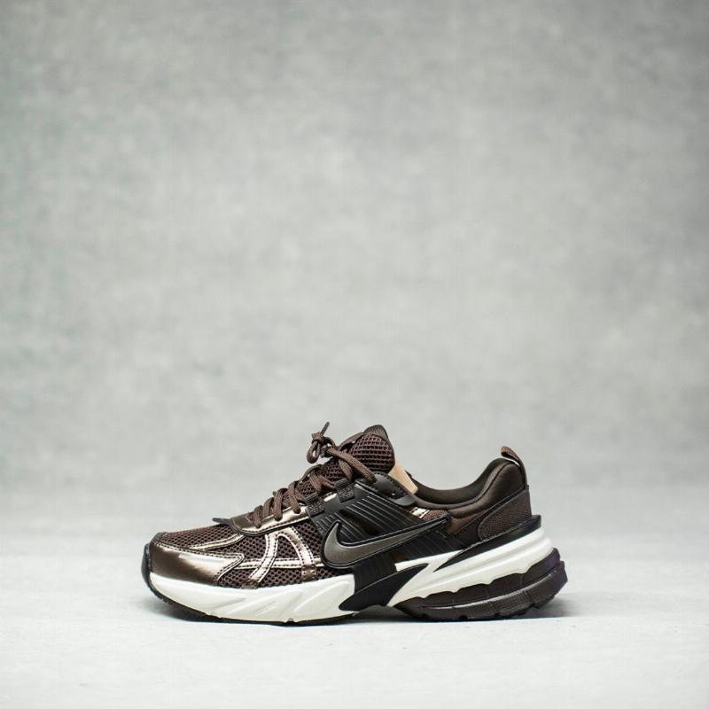 V2K Run Velvet Brown White Black Baroque Brown