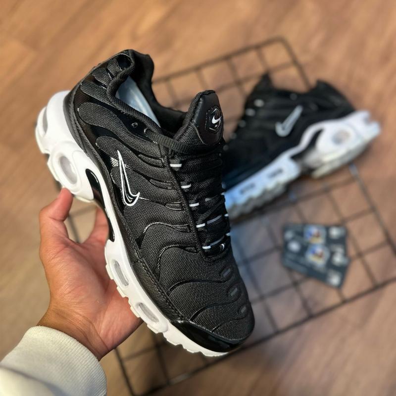 Air Max Plus Negro Blanco 