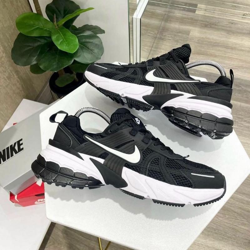 Nike V2K Run Negro Blanco 