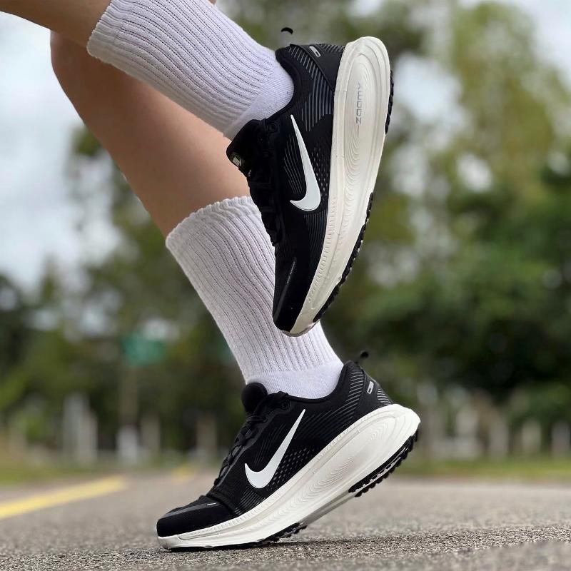 Nike Vomero 18 Negro Blanco 