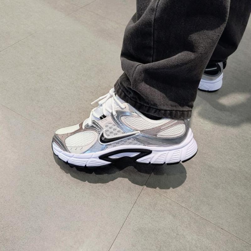 Nike V5 RNR White Vast Grey College Grey Black