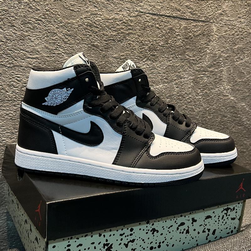 Jordan Retro 1 Negra Blanca 