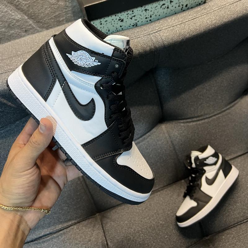 Jordan Retro 1 Negra Blanca 