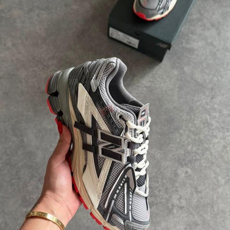 1906A Slate Grey Drift Red