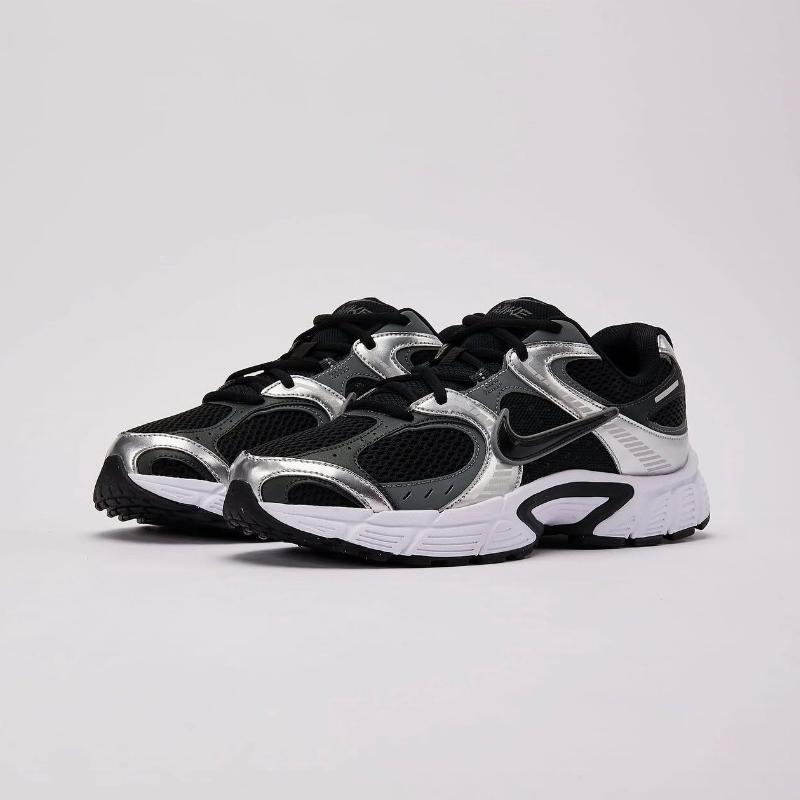 Nike V5 RNR Black/grey