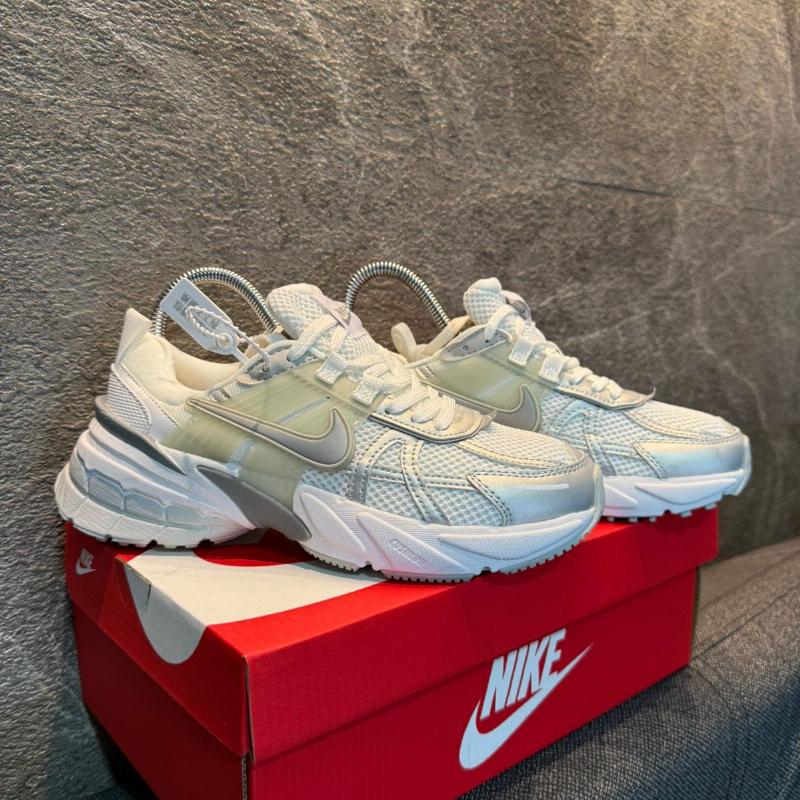 NIKE V2K GRIS BLANCO 