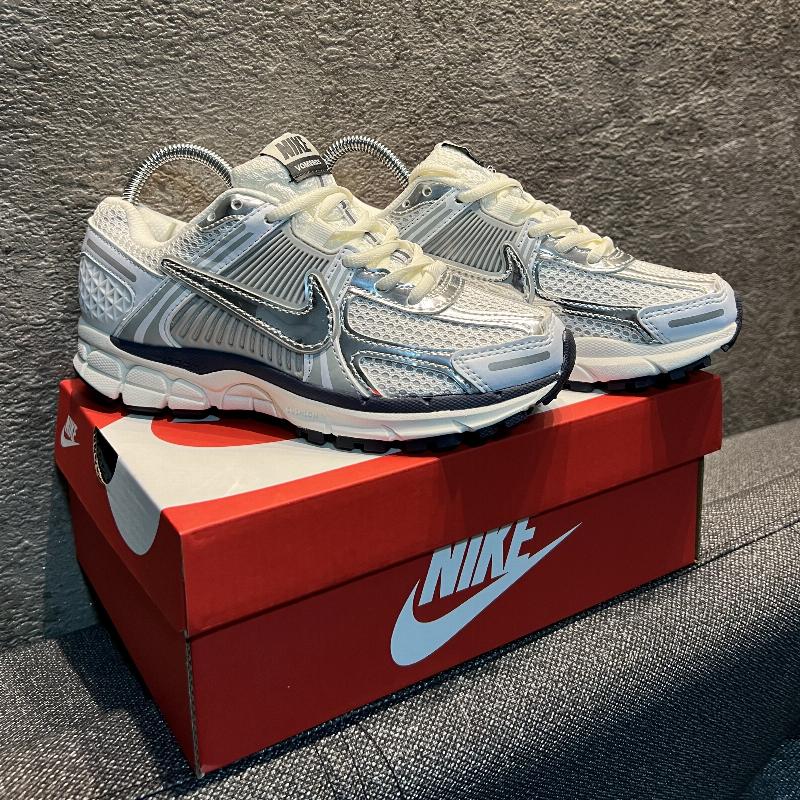 Nike Zoom Vomero 5 Metallic 