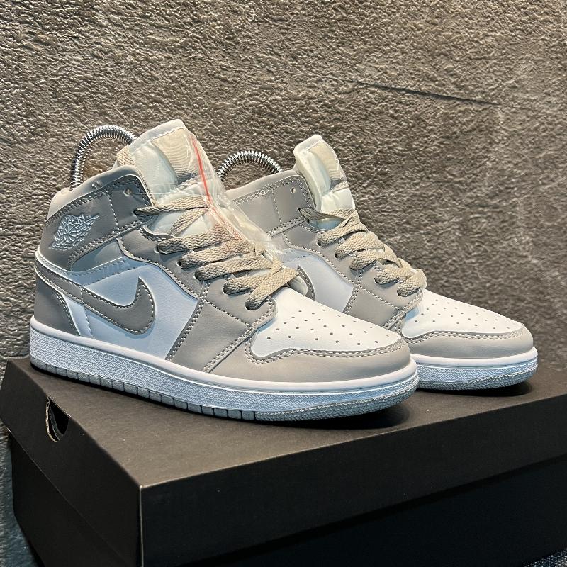 Jordan Retro 1 Gris 