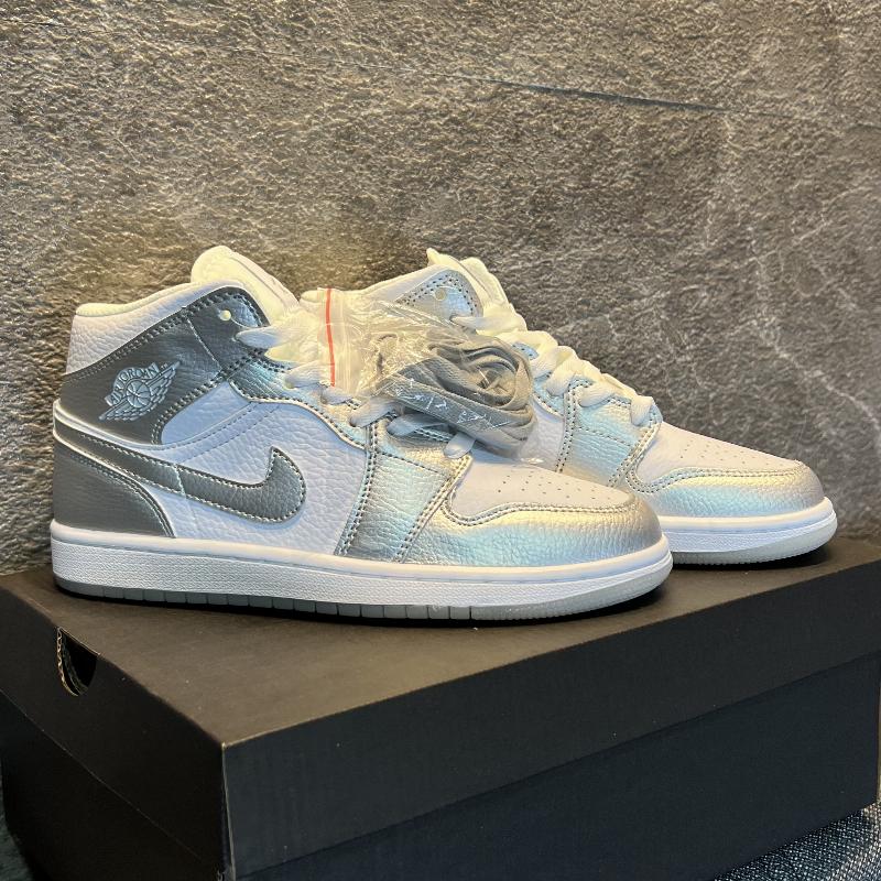 Jordan Retro 1 Metallic Silver 