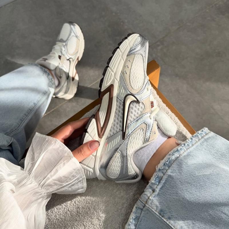 Nike V5 RNR Sail Fauna Brown Phantom Light Orewood Brown