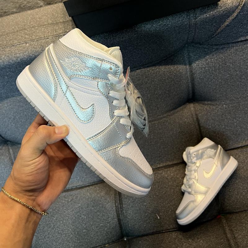 Jordan Retro 1 Metallic Silver 