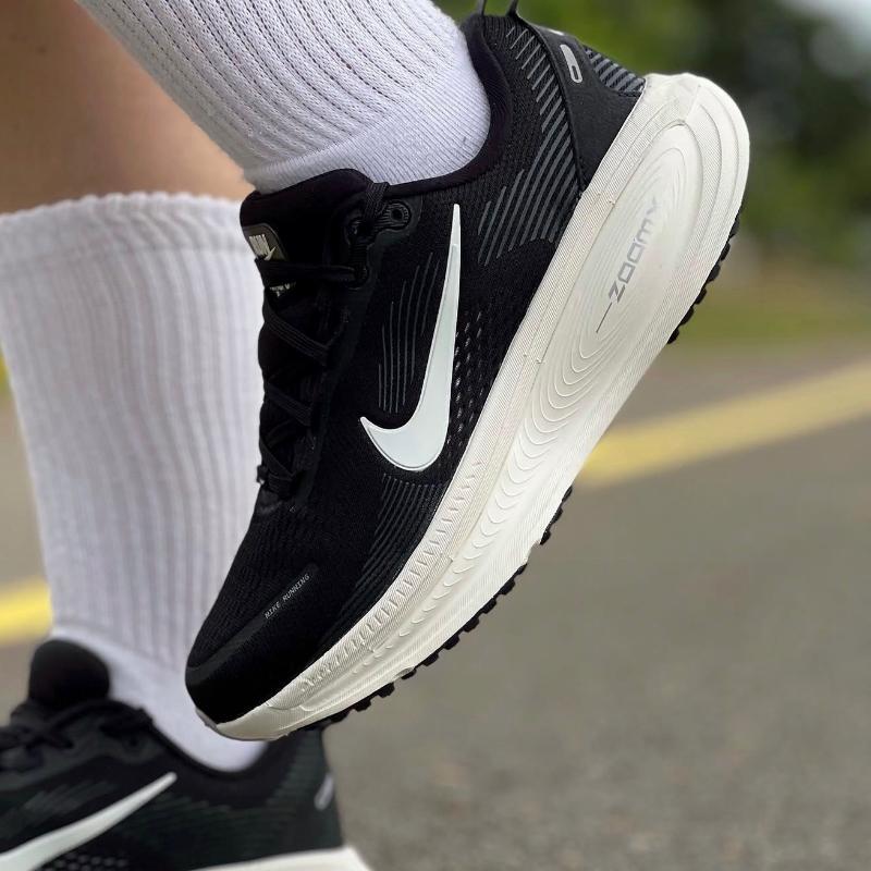 Nike Vomero 18 Negro Blanco 