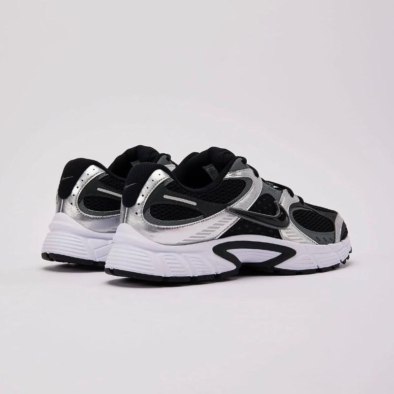 Nike V5 RNR Black/grey